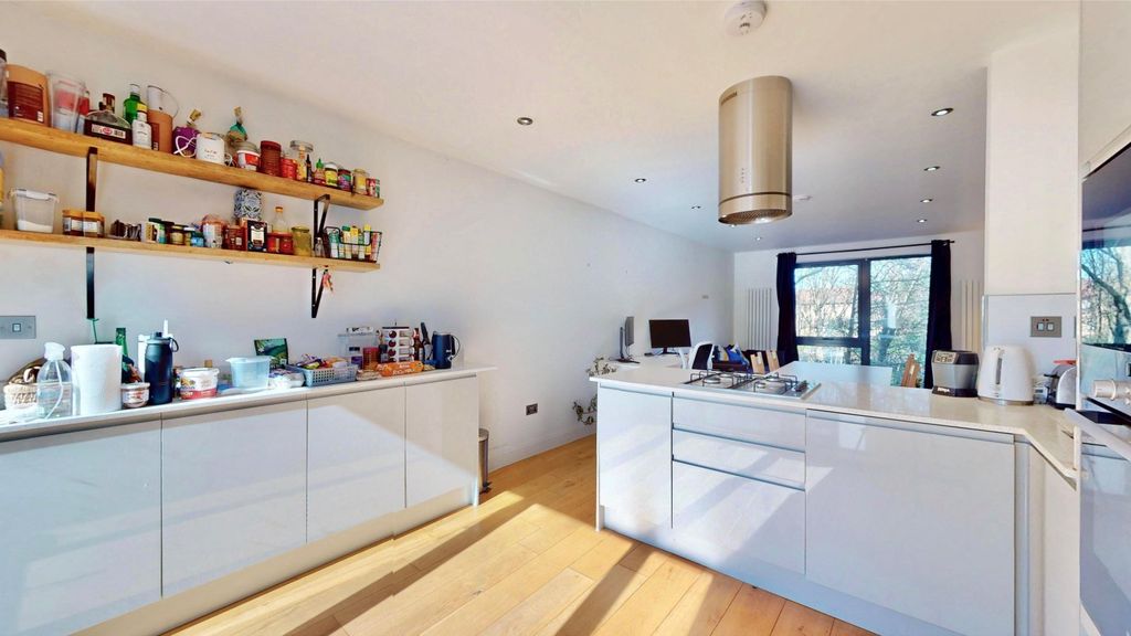 Property photo 2 of 24 Picture No. 51