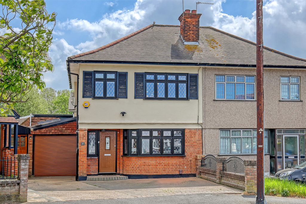 Property photo 1 of 32