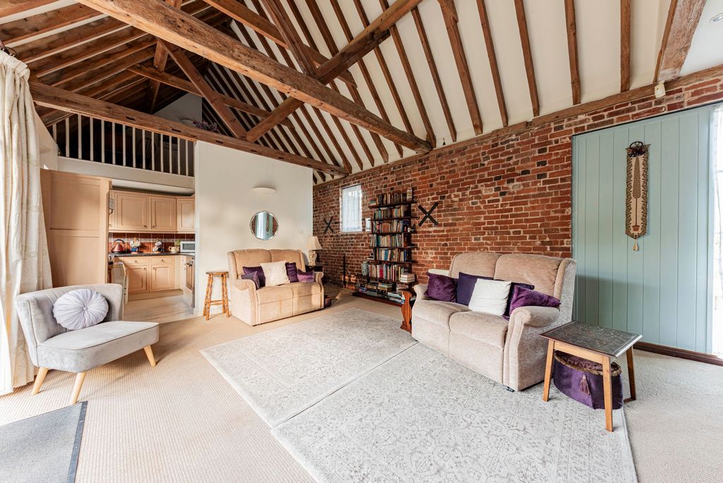 Property photo 2 of 37 Living Room (1)