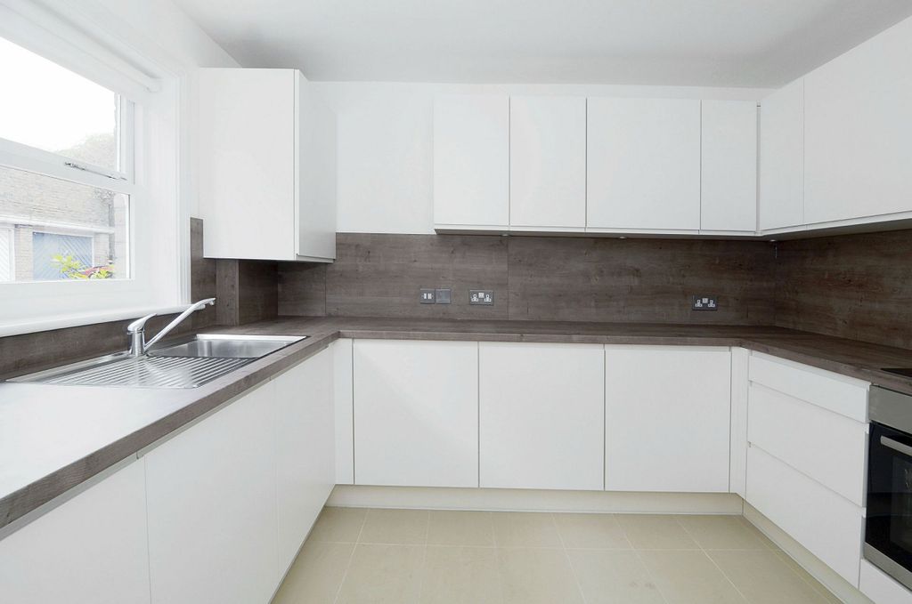 Property photo 2 of 14 Kitchen