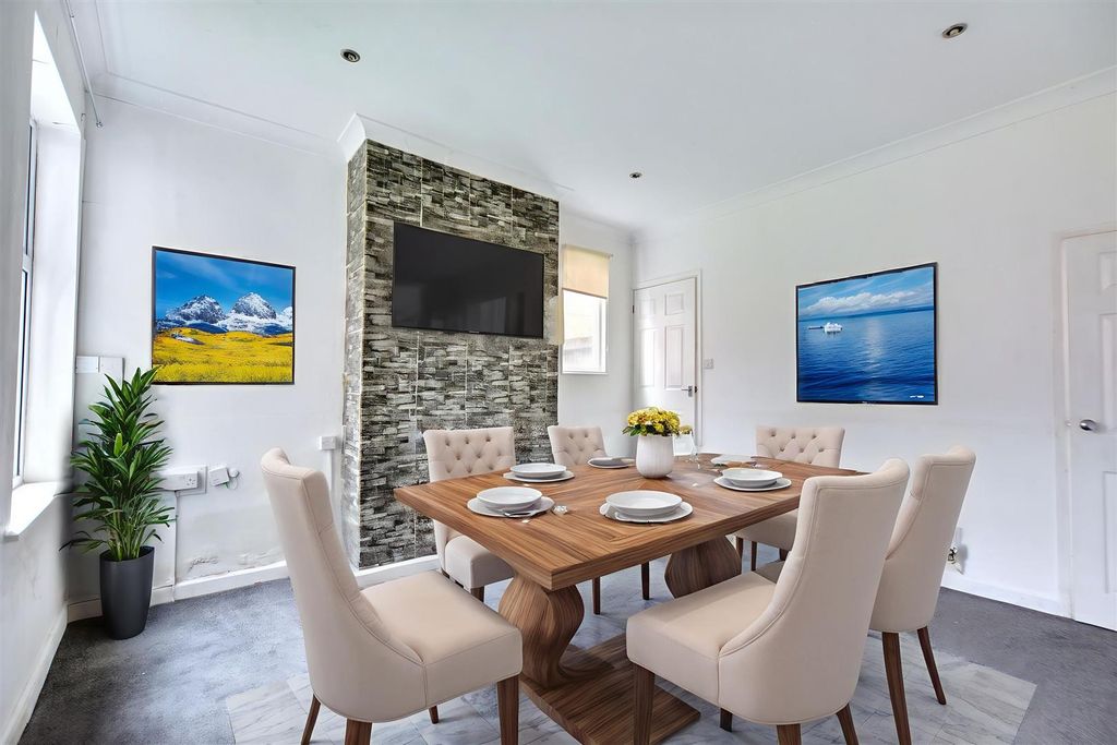 Property photo 3 of 25 Ai Dining Room.Jpeg