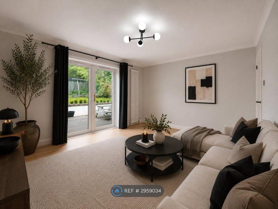 Property photo 2 of 18 Lounge