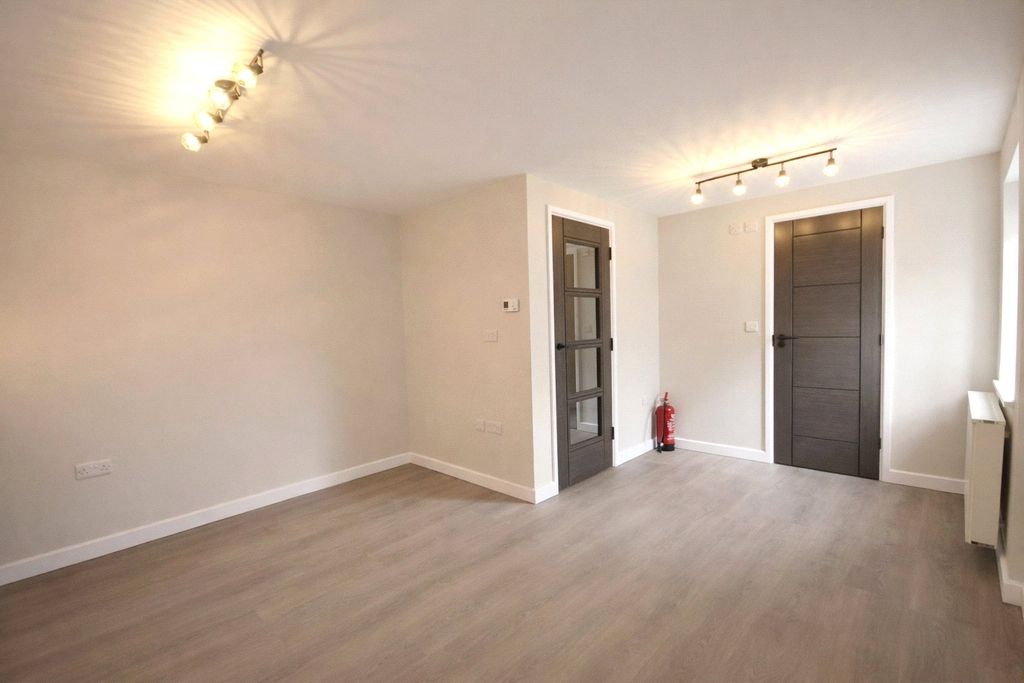 Property photo 2 of 7 Picture No. 01