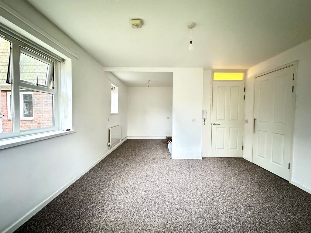 Property photo 3 of 7 Living Room