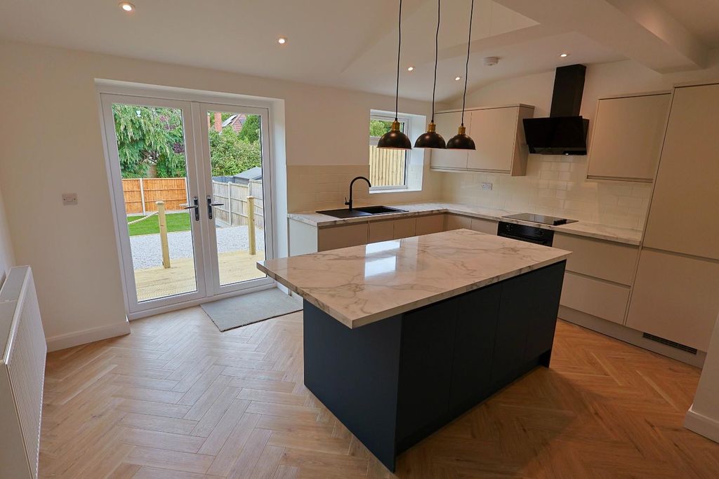 Property photo 3 of 13 Kitchen / Diner
