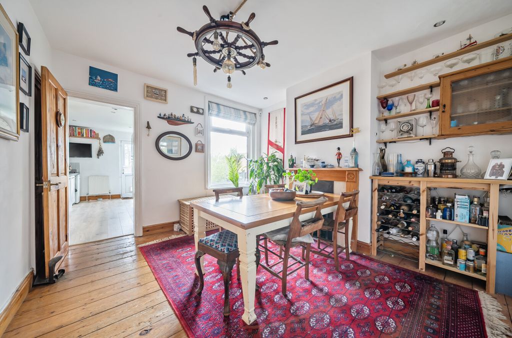 Property photo 3 of 13 1396973-17-696120...