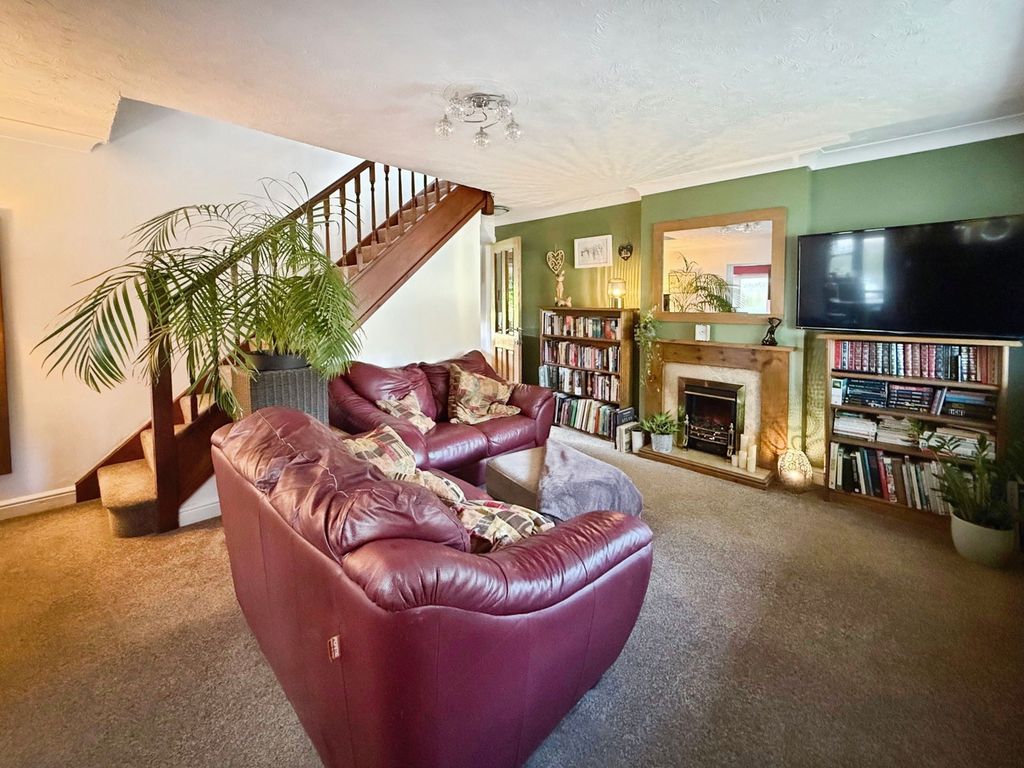 Property photo 2 of 25