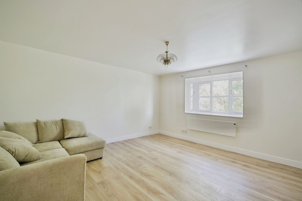 Property photo 2 of 10 Pbox-Img.Jpg