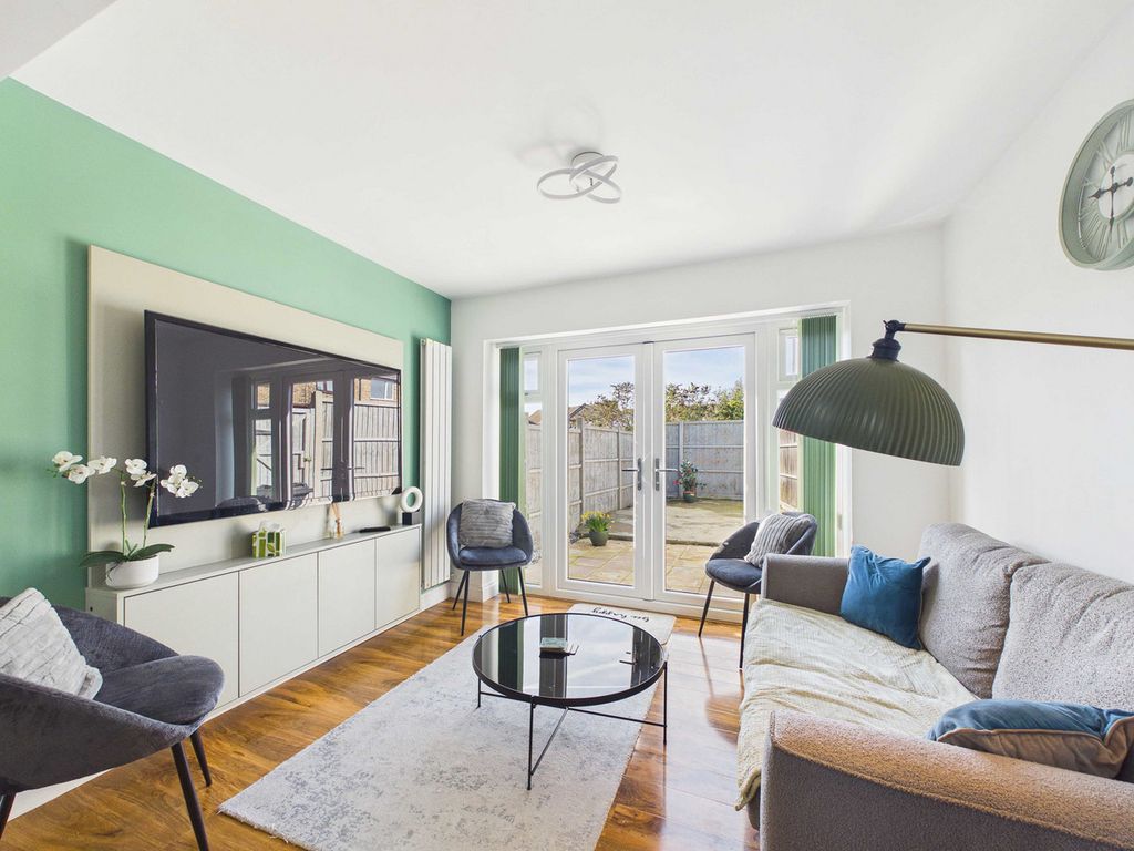 Property photo 2 of 28