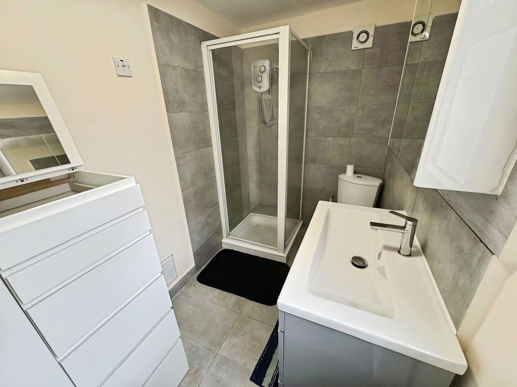 Property photo 3 of 3