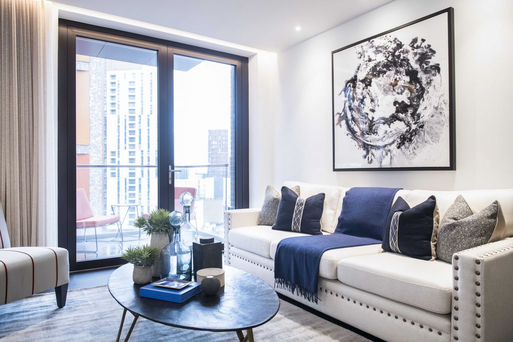 Property photo 1 of 9 3 Bed Flat To Rent