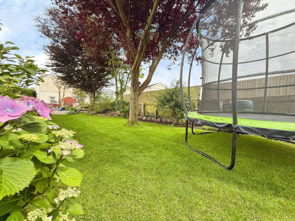 Property photo 2 of 28