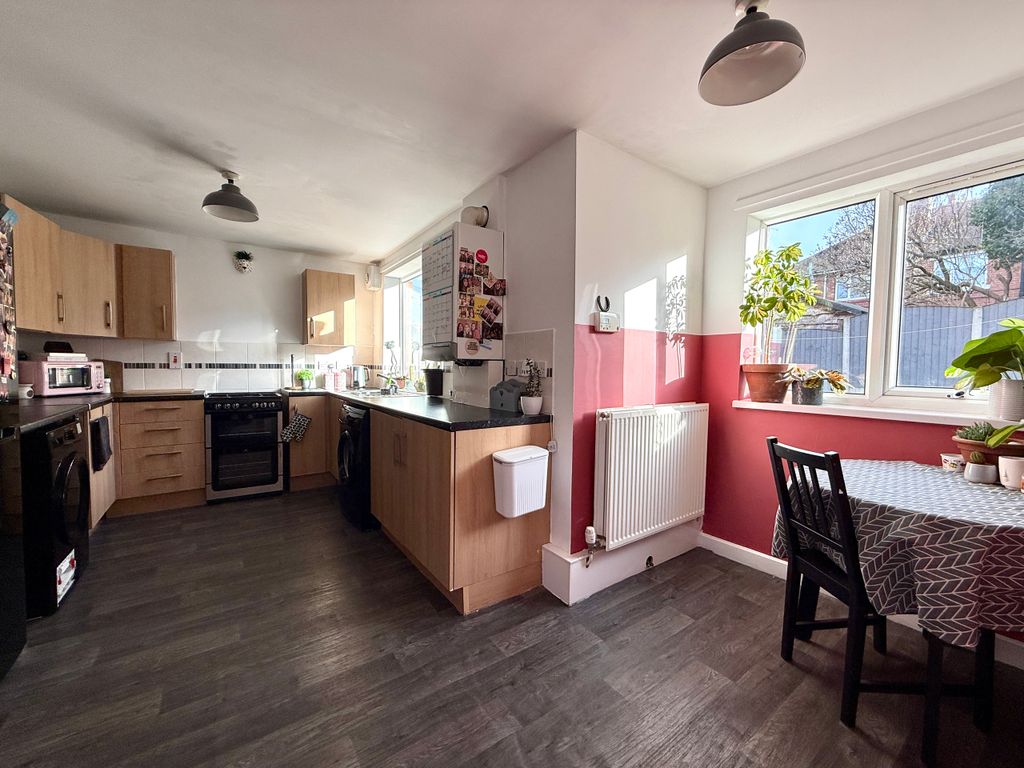 Property photo 3 of 14 Kitchen Dining