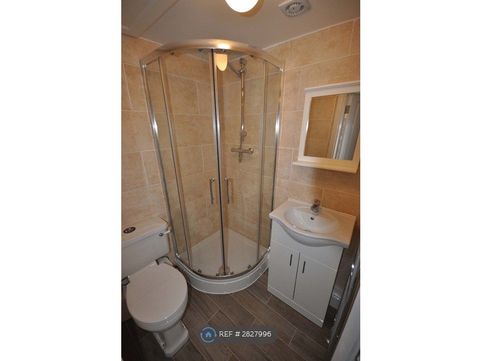 Property photo 3 of 13 En - Suite