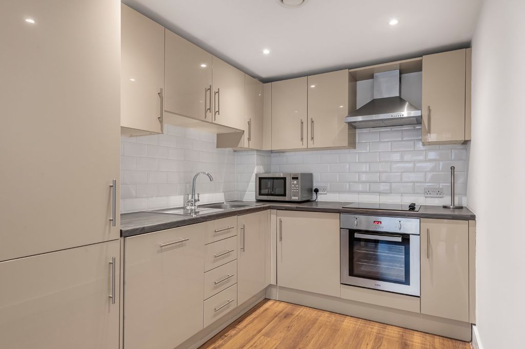 Property photo 2 of 11 Picture No. 61