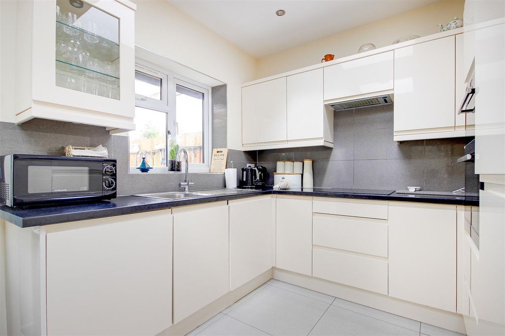 Property photo 2 of 24