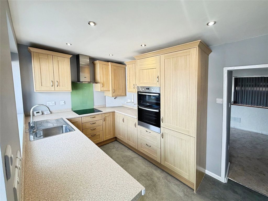 Property photo 2 of 16 Kitchen