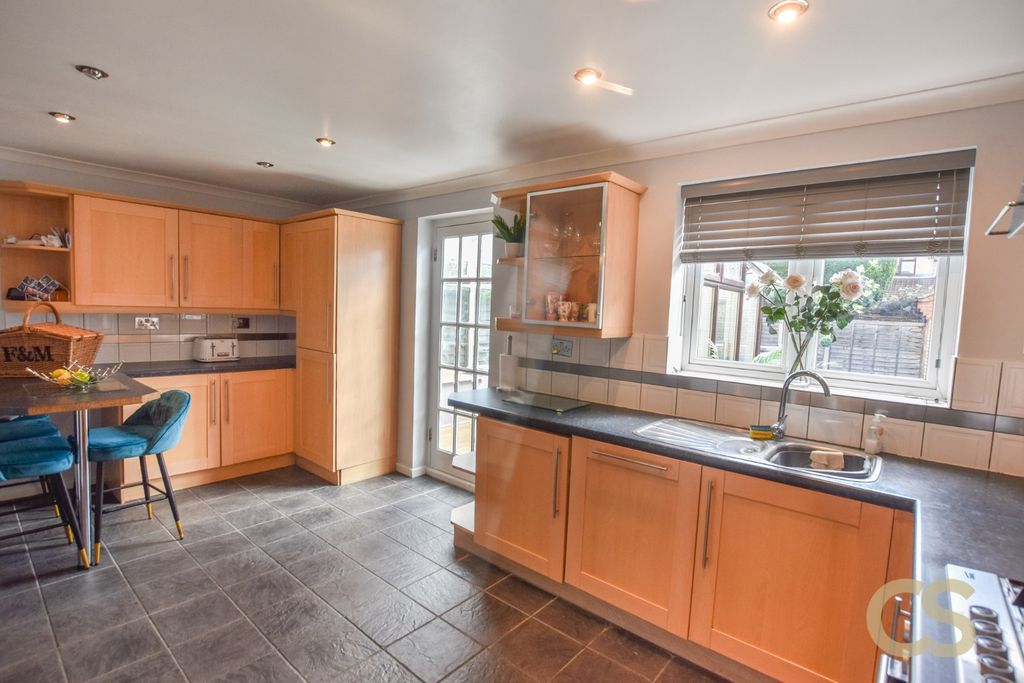 Property photo 3 of 16 3539393