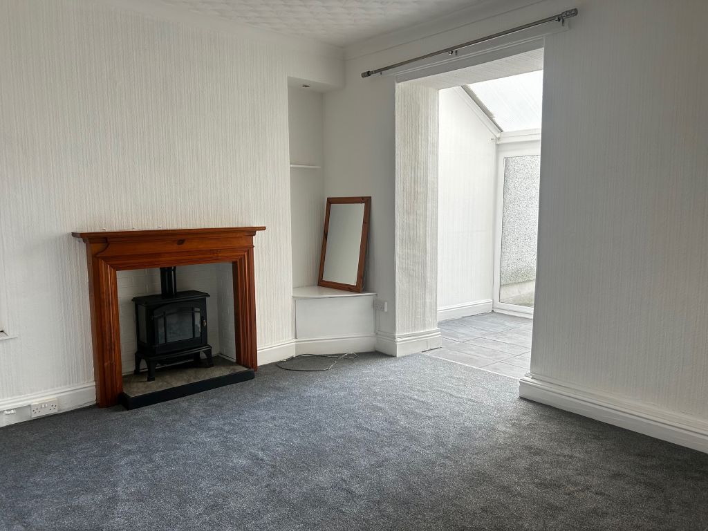 Property photo 3 of 10 Dining Room
