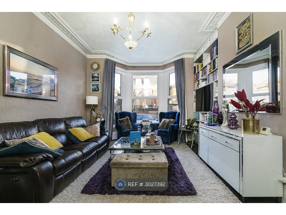 Property photo 1 of 10 Living Room_Pic1
