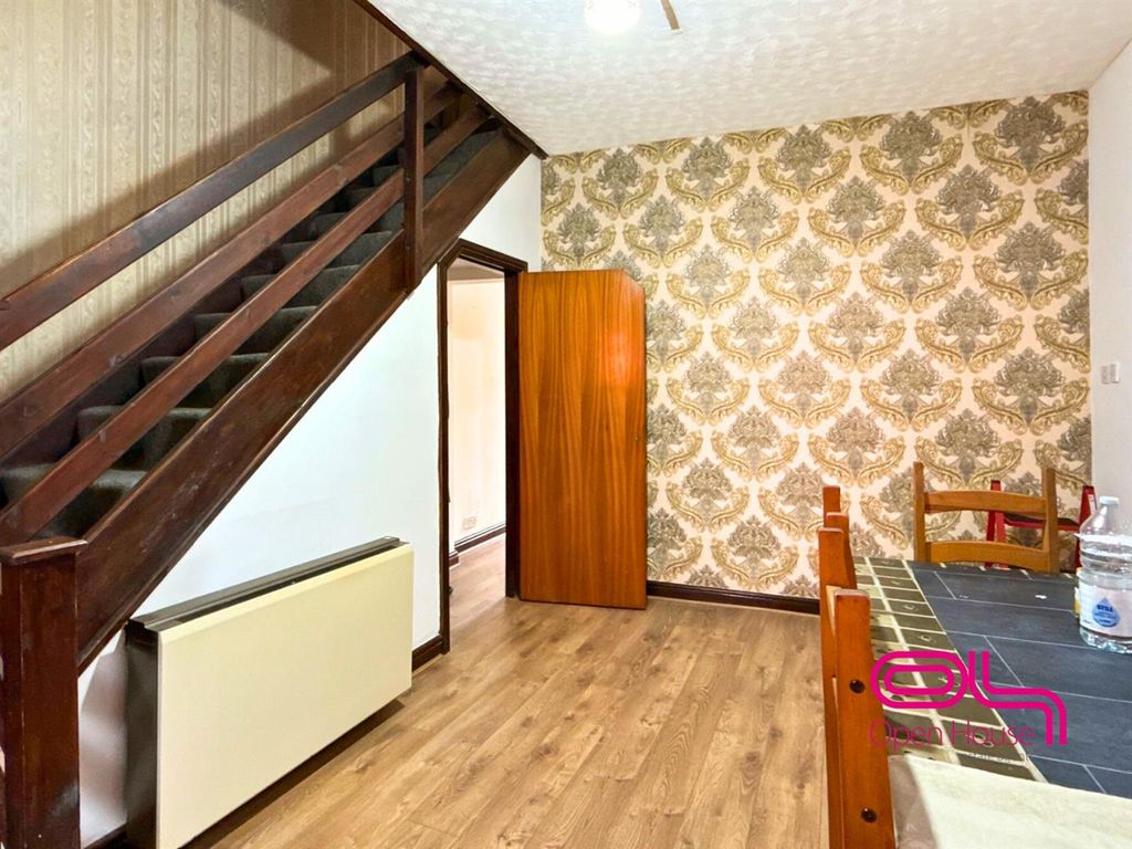 Property photo 3 of 10 8278.Png