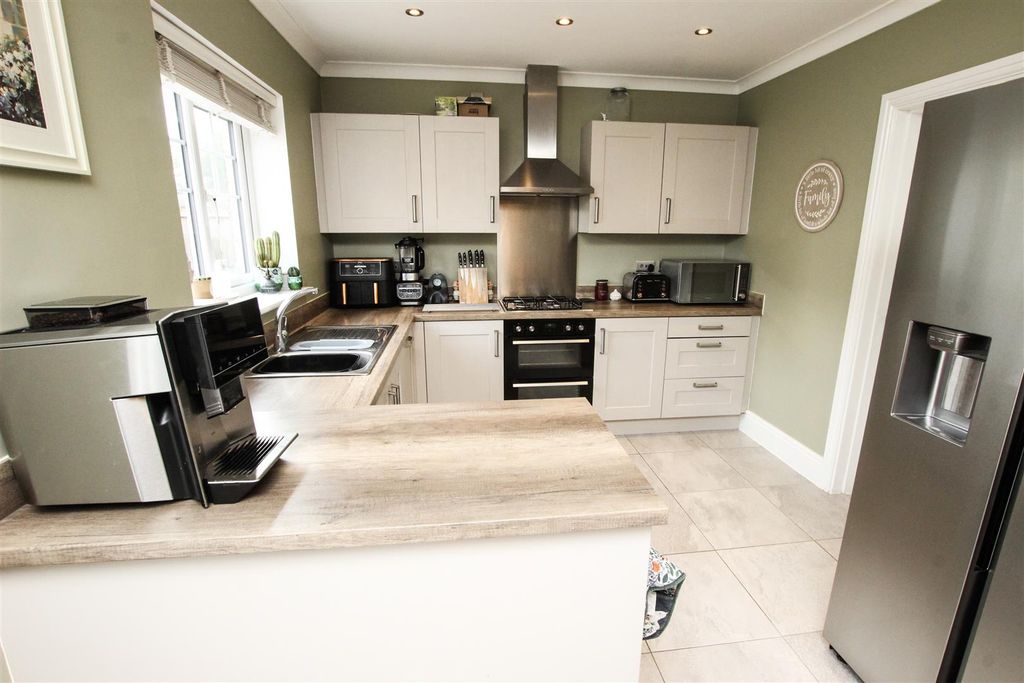 Property photo 3 of 20 Large Open Plan Living/Dining Kitchen