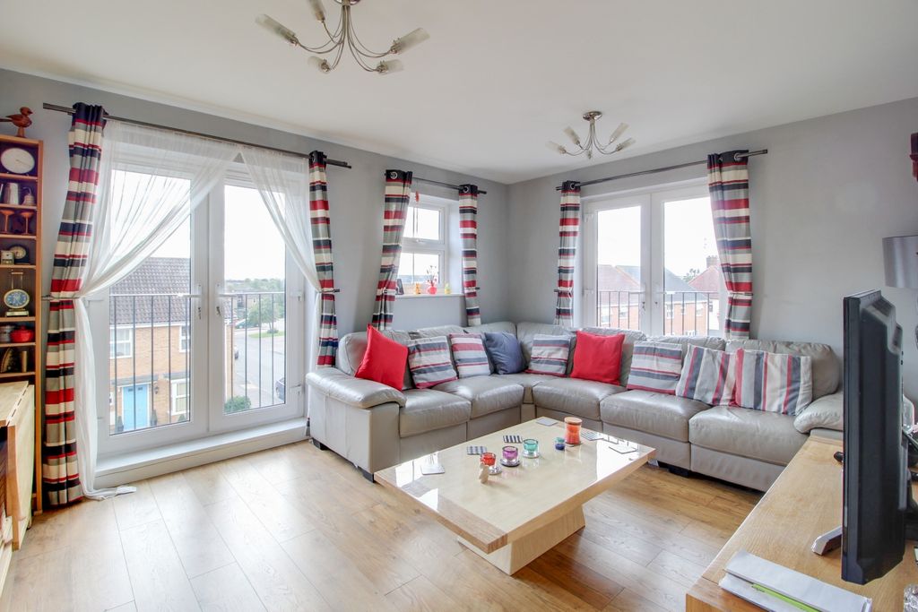 Property photo 1 of 8 Living