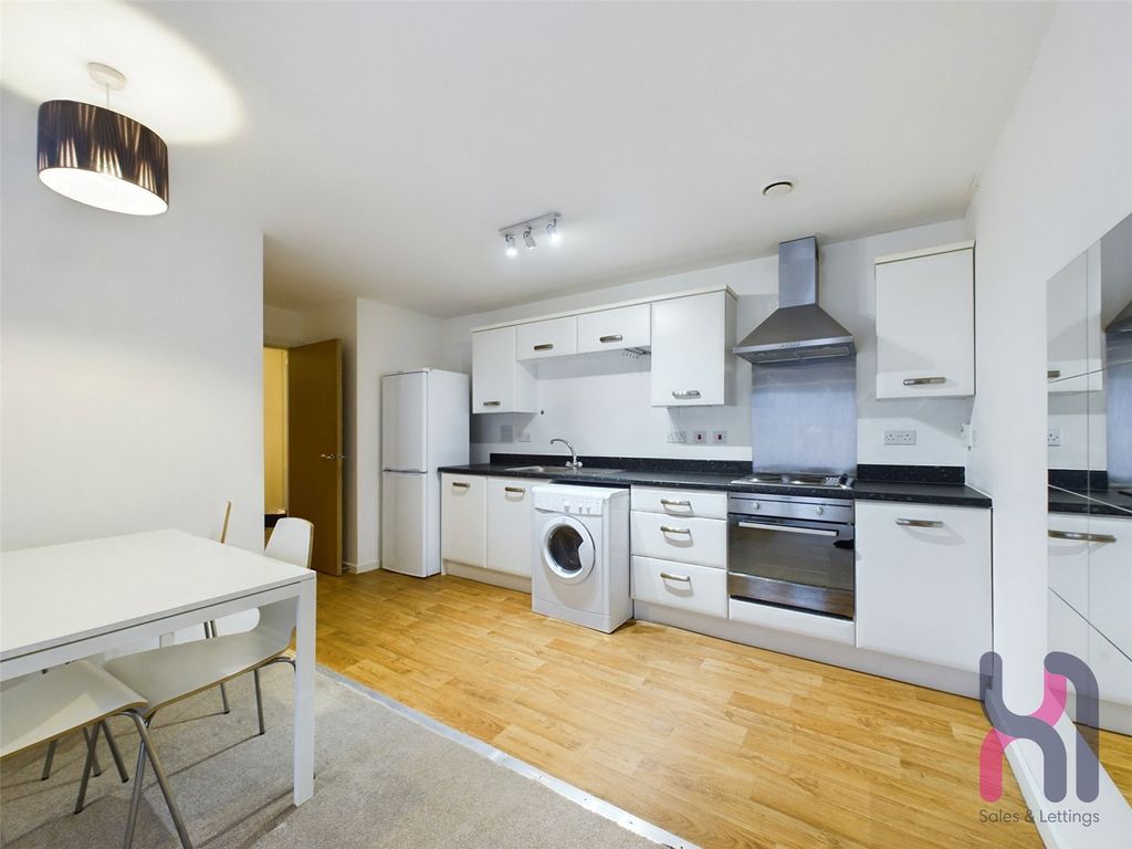 Property photo 3 of 8 Picture No. 11