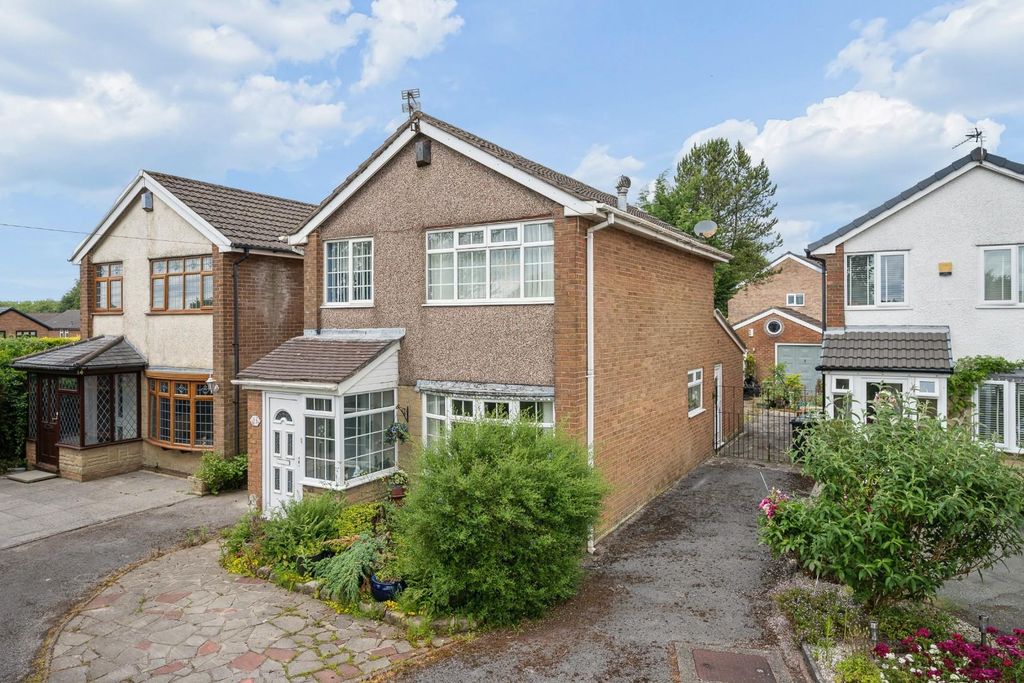 Property photo 1 of 22 12 Ashfield Grove External-6.Jpg