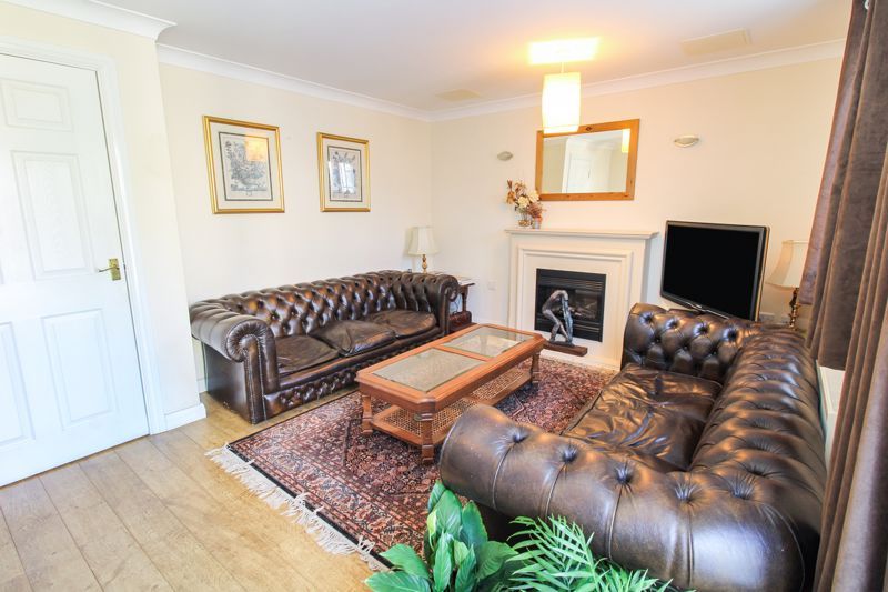 Property photo 3 of 13 Lounge