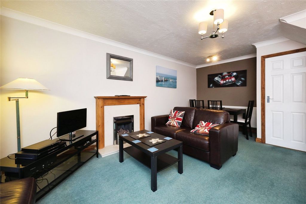 Property photo 3 of 14 Lounge