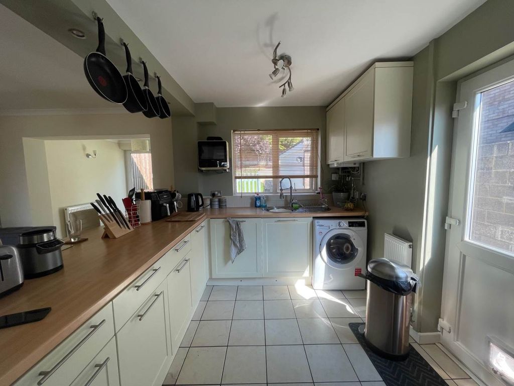 Property photo 2 of 12 Kitchen 1