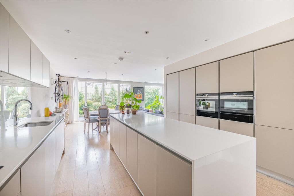 Property photo 2 of 15 Image