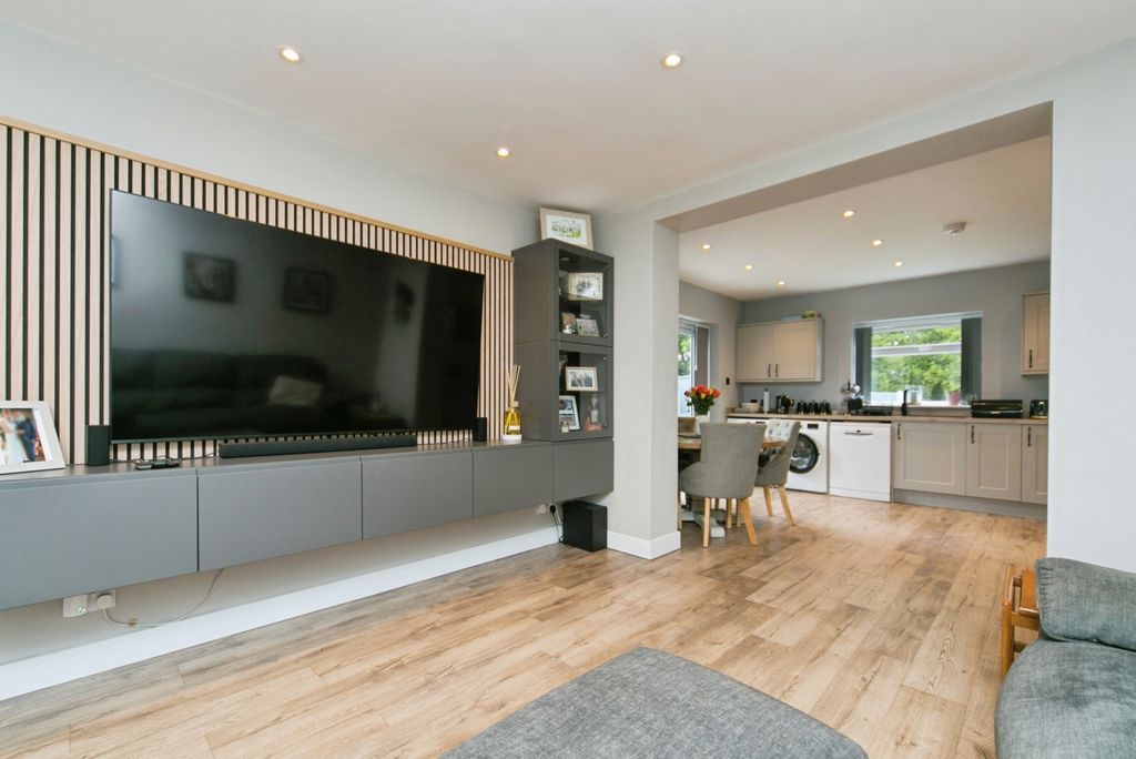 Property photo 3 of 17 Pbox-Img.Jpg