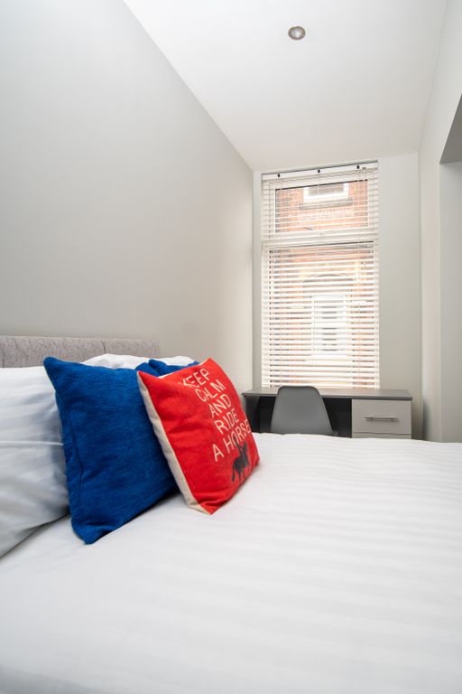 Property photo 2 of 6 R-18