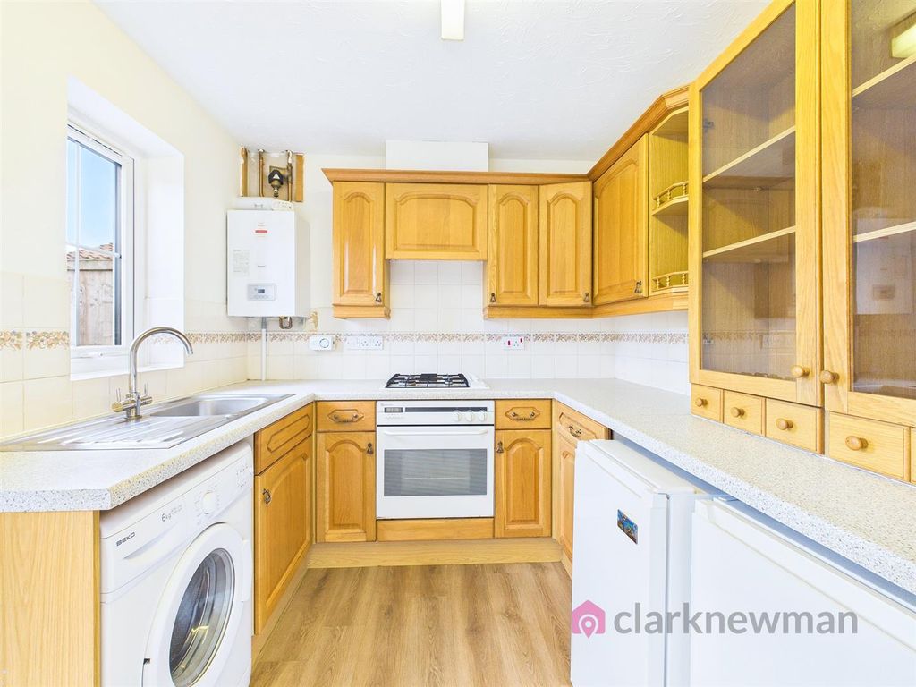 Property photo 3 of 16 Kitchen