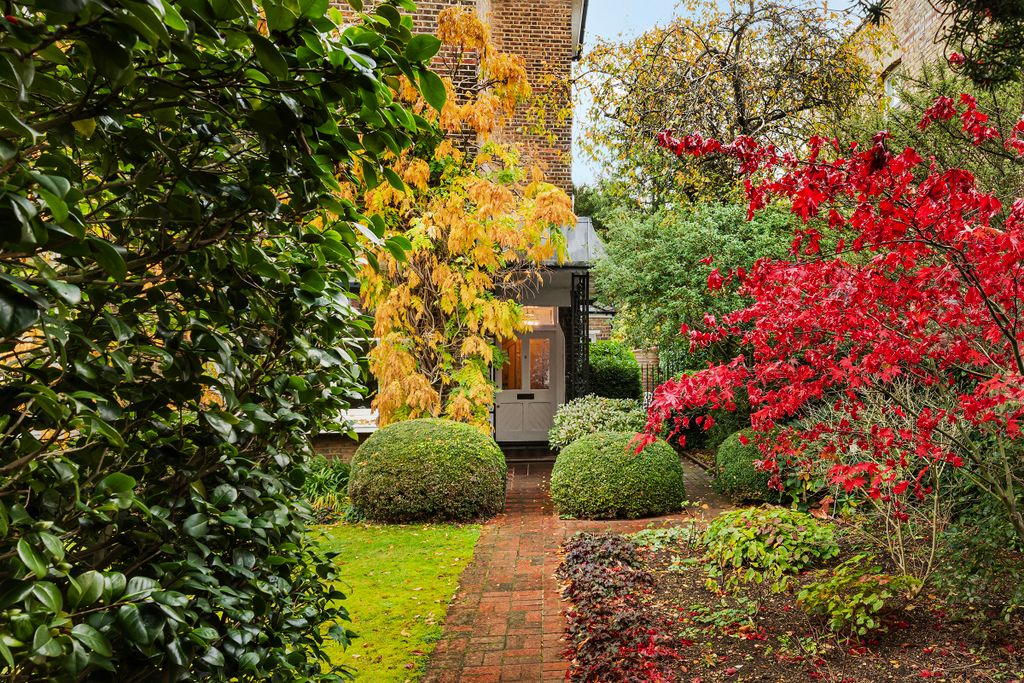 Property photo 2 of 18