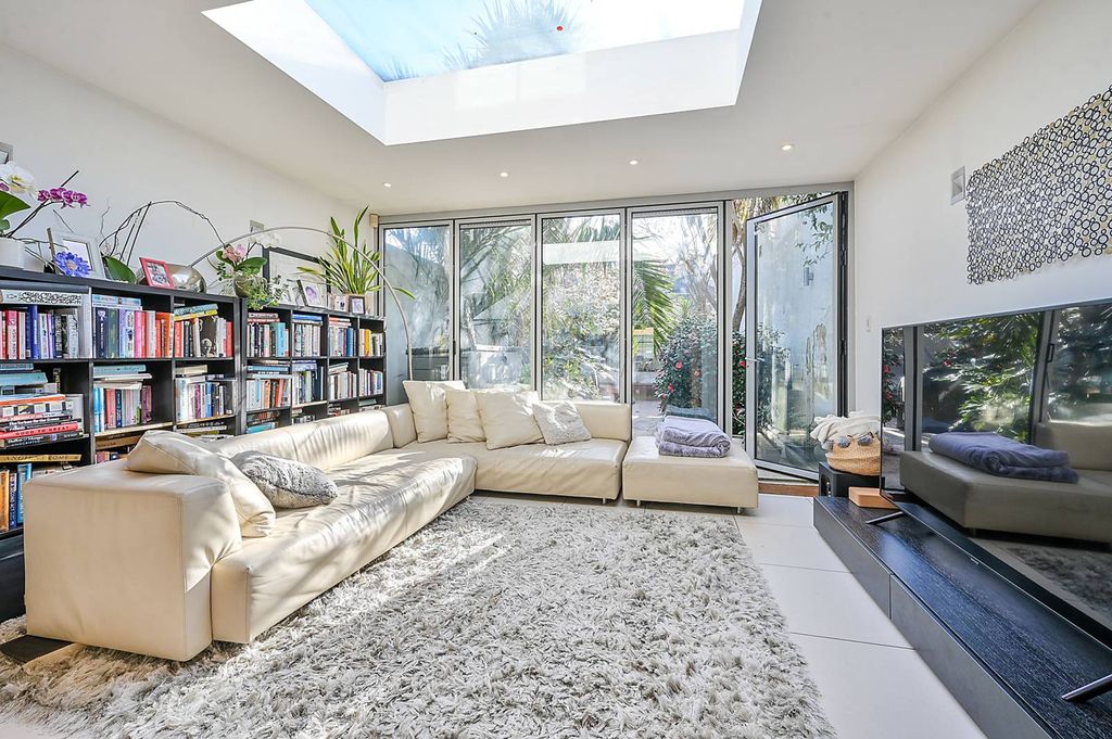 Property photo 3 of 14