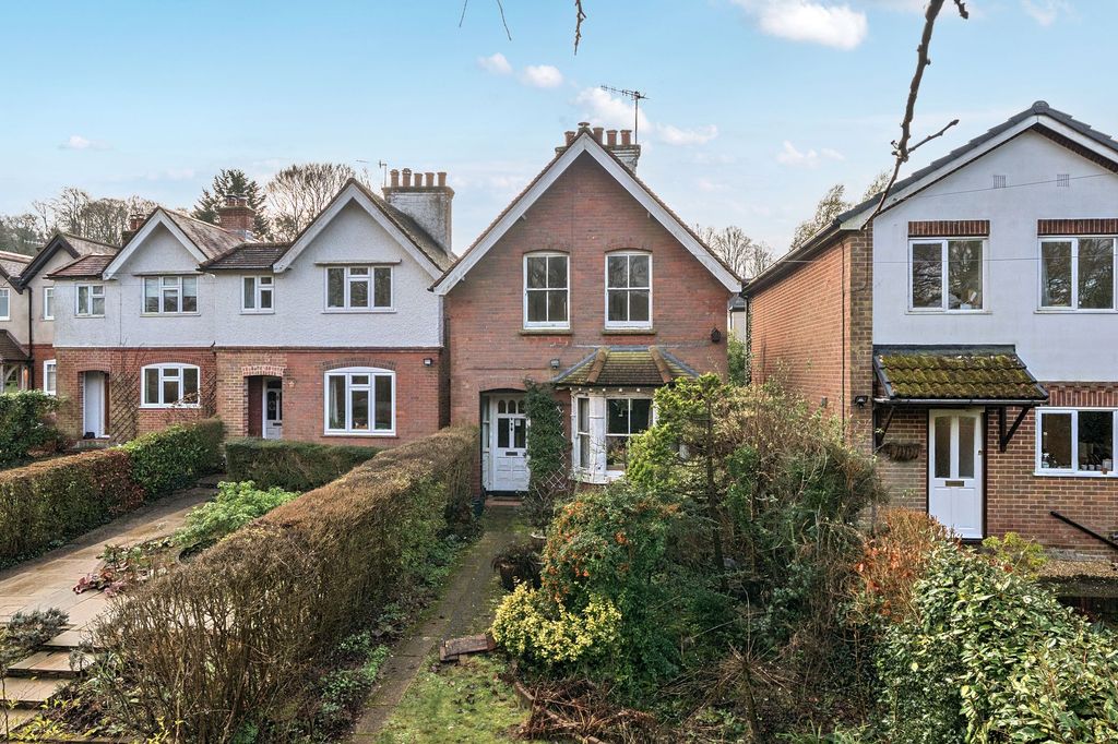 Property photo 1 of 20 Elevated Front Aspect