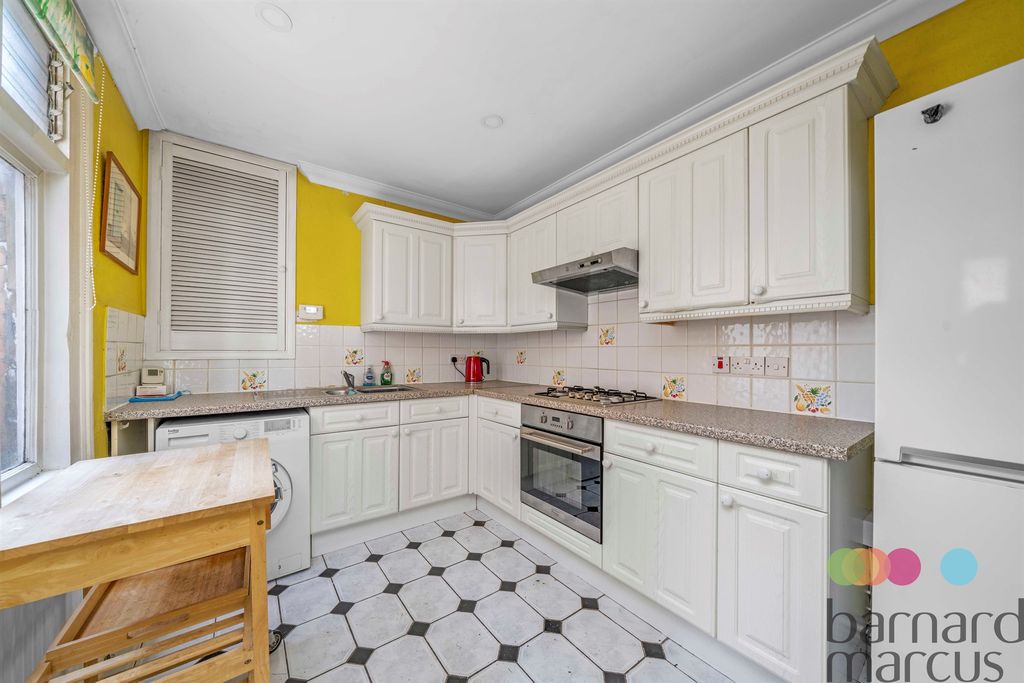 Property photo 2 of 18