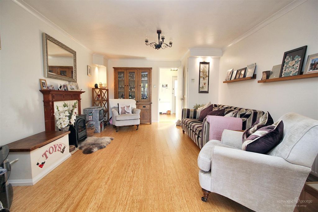 Property photo 3 of 17 Living Room