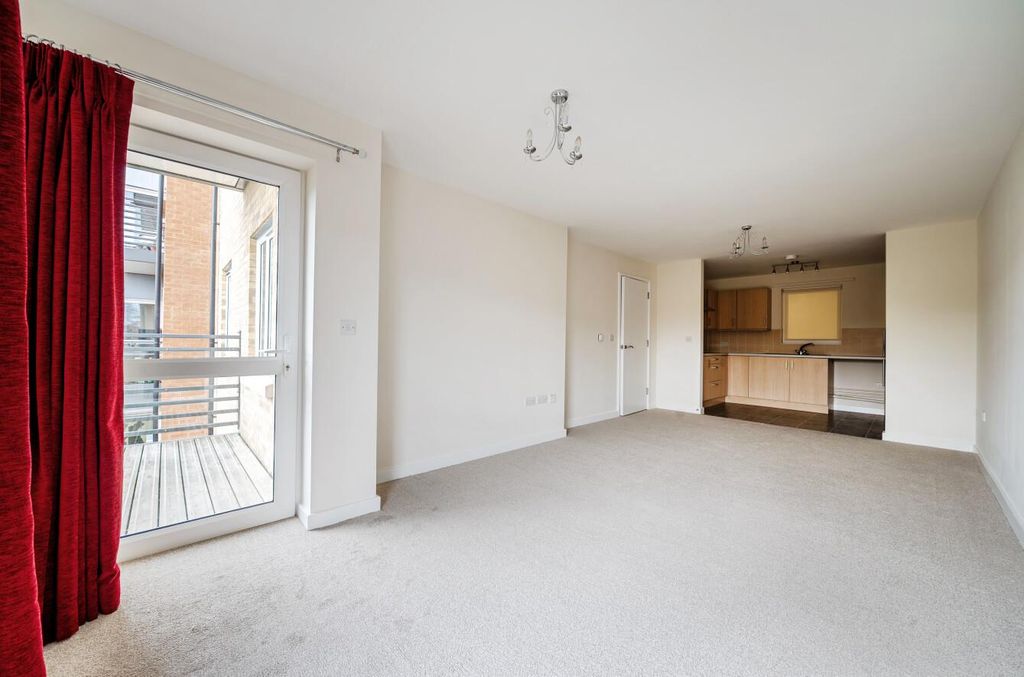 Property photo 2 of 18 Surrey Court 32 (4).Jpg