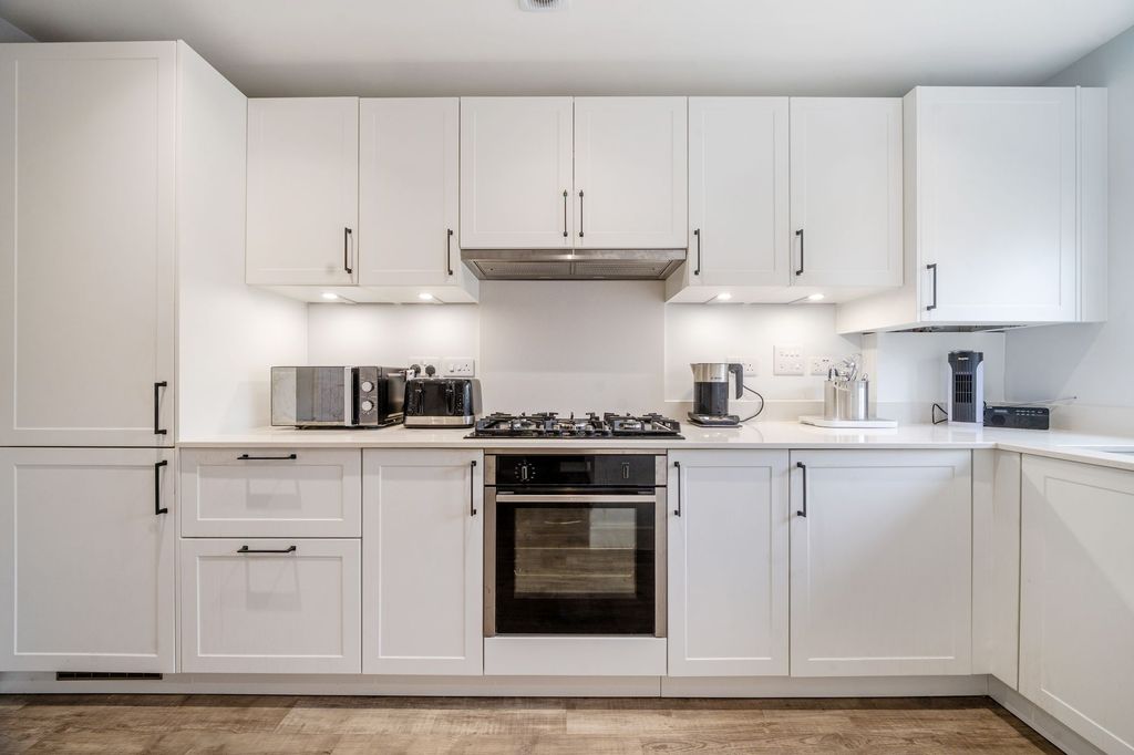 Property photo 2 of 11 Kitchen