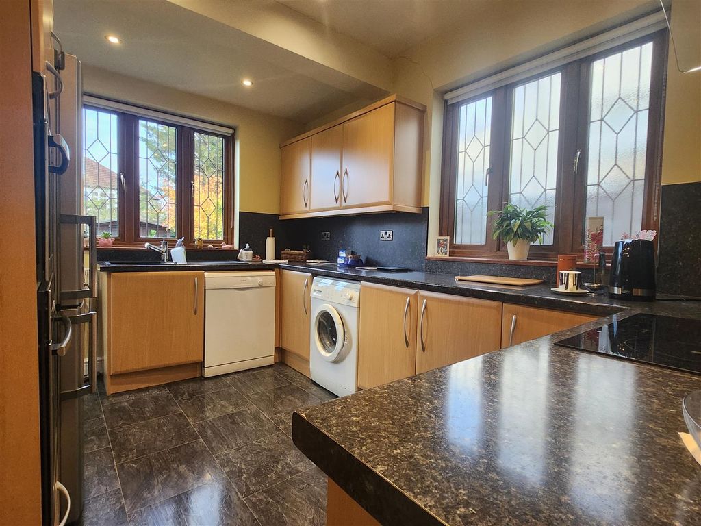 Property photo 3 of 12 K.Jpg