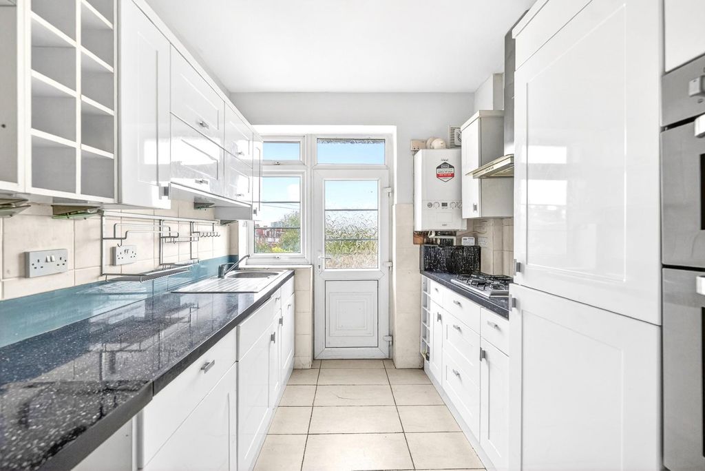 Property photo 3 of 25