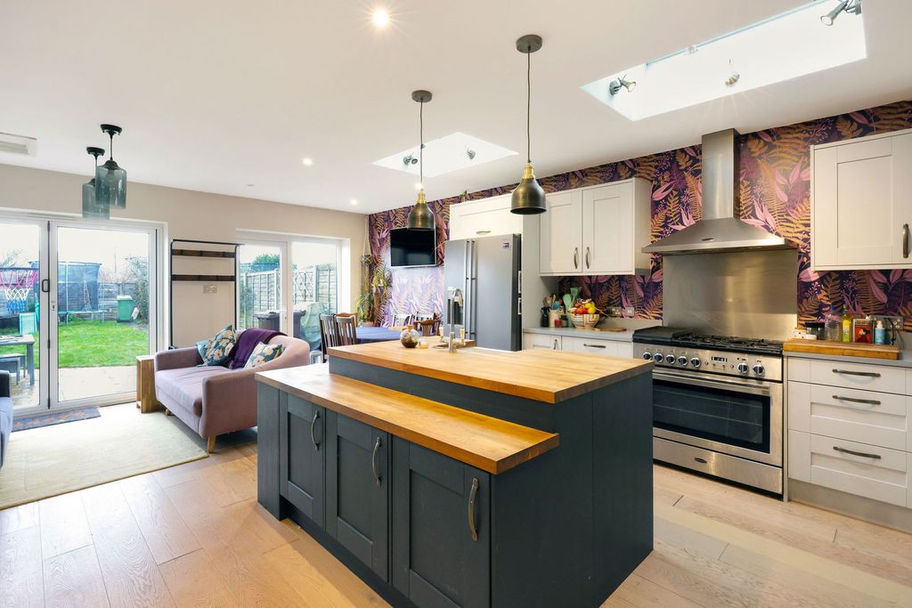 Property photo 1 of 20