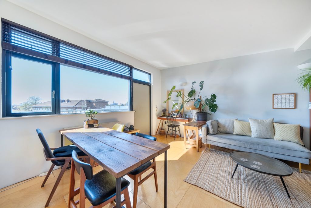 Property photo 3 of 18 5099606