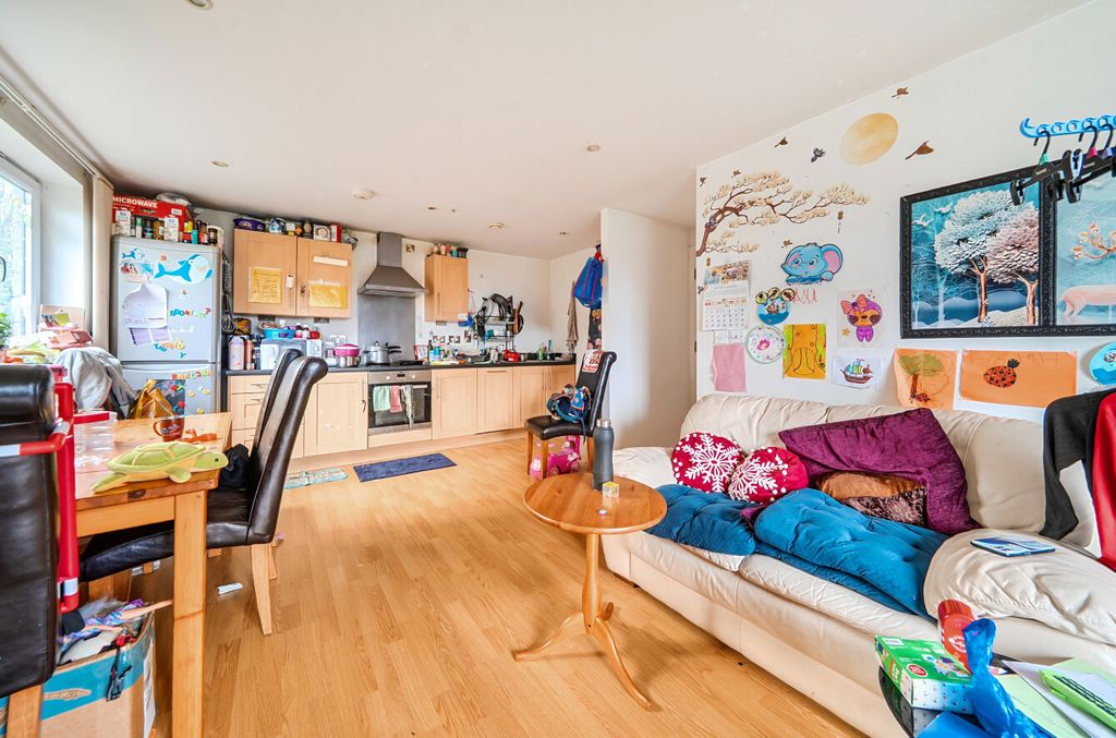 Property photo 2 of 11 1397853-8-69650Aa...