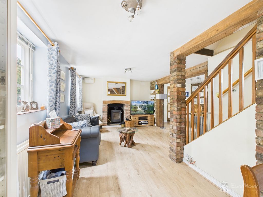 Property photo 2 of 28 Living Room- Mark Stephens Ewemove Newmarket And S