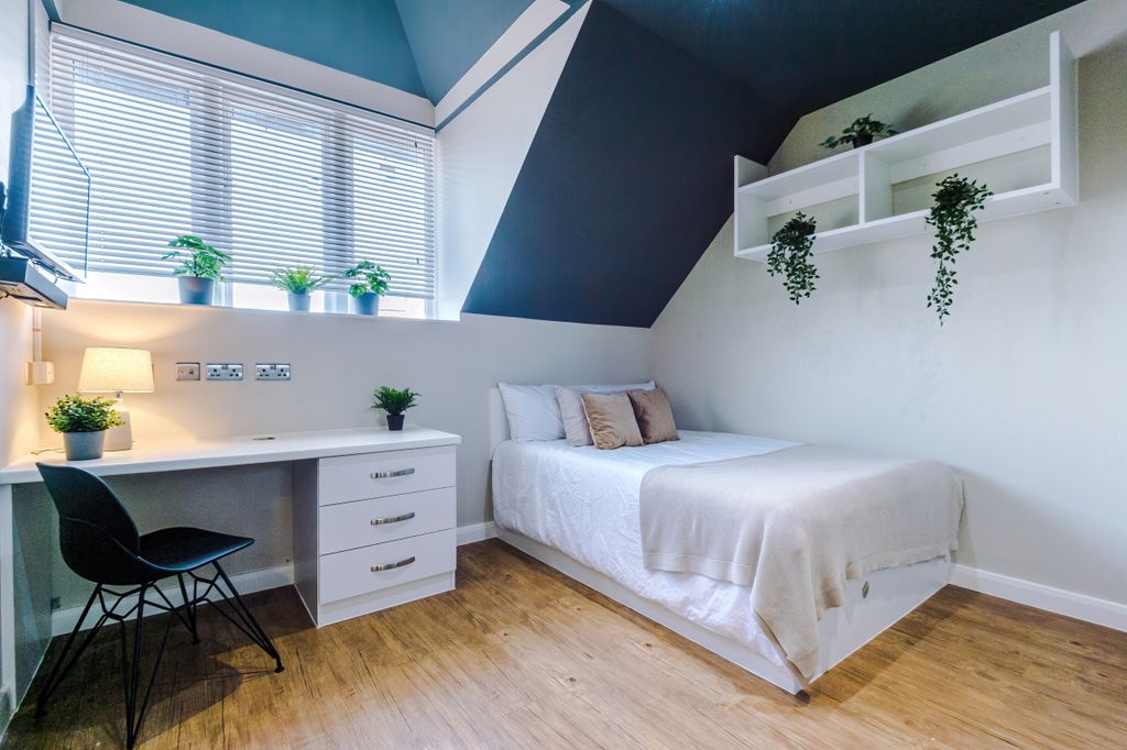 Property photo 1 of 12 Flat 16, Unw, 1